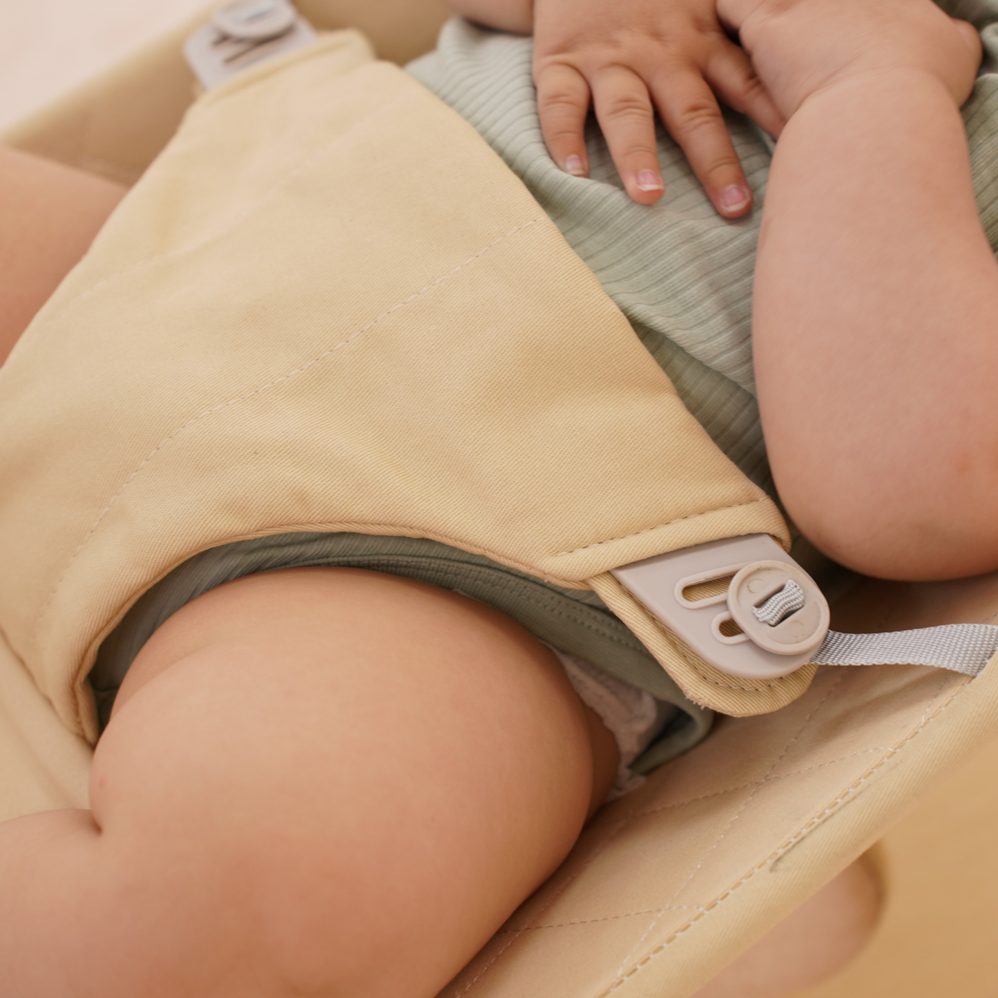 Foldable Baby Bouncer with Play Arch